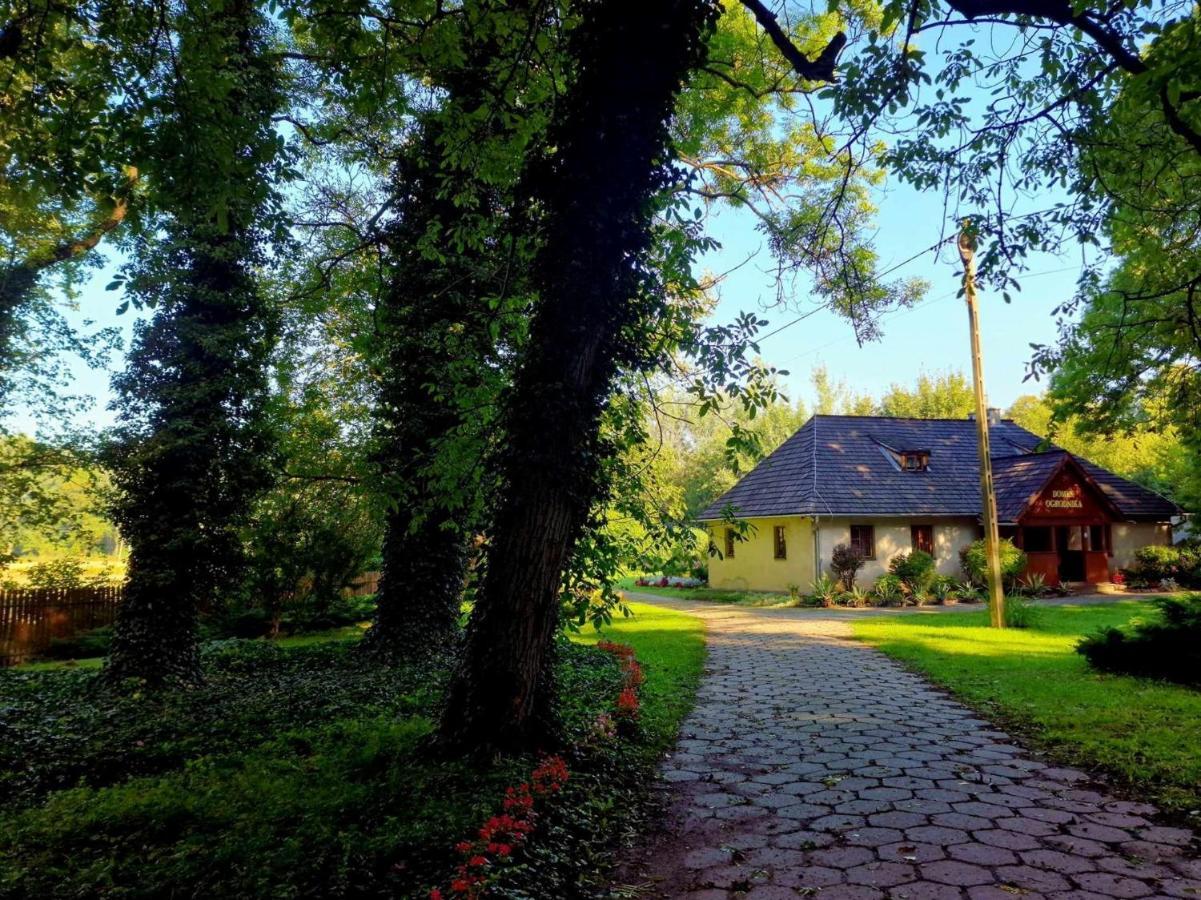 Hostel Domek Ogrodnika Przy Muzeum W Przeworsku Zespole Palacowo - Parkowym Eksteriør billede